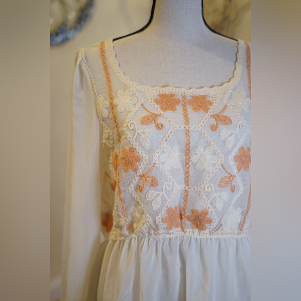 La Seine Embroidered Boho Ivory Babydoll Blouse Top M/L NWT Cottagecore Bohemian - Picture 2 of 3